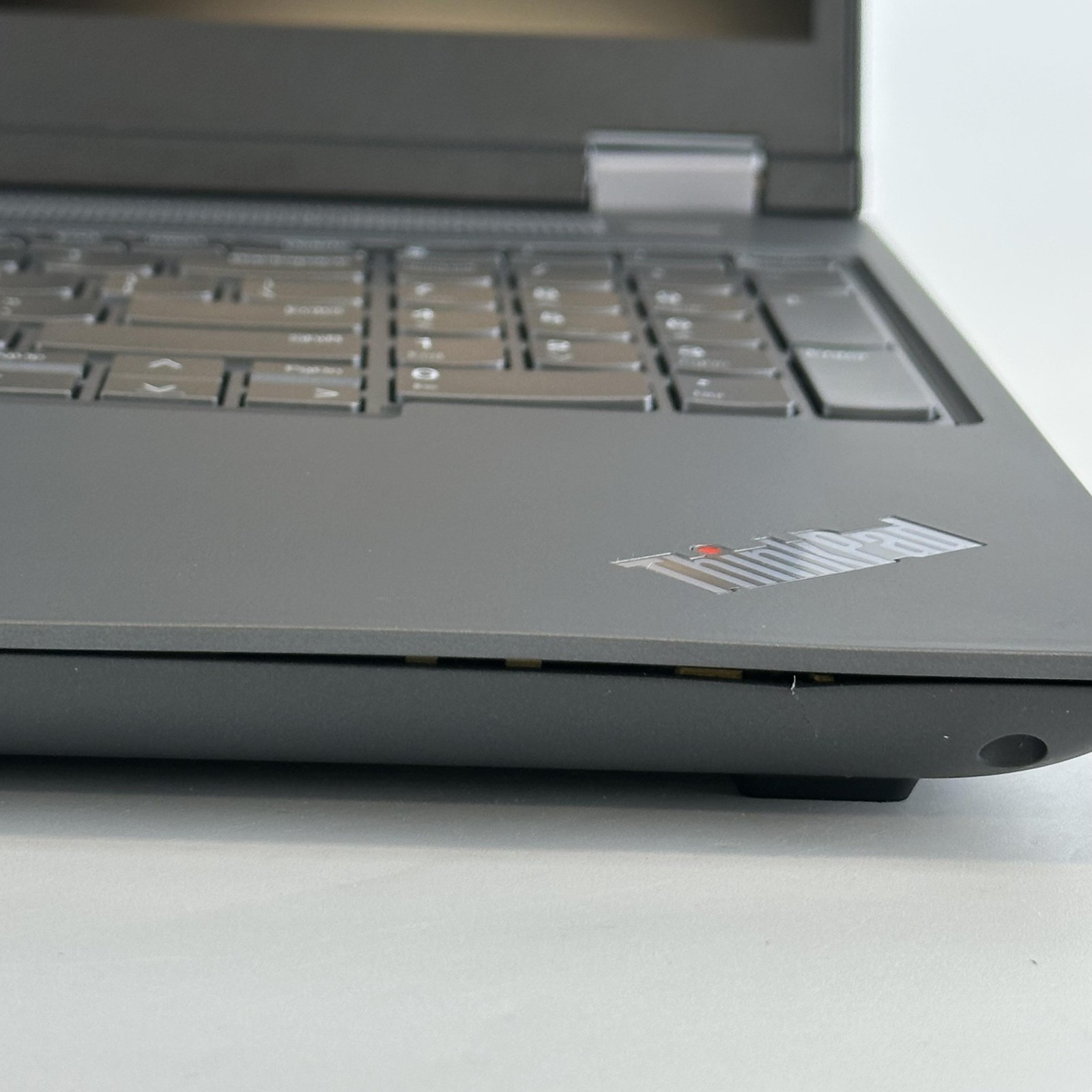 Lenovo ThinkPad P16 Gen 1 2K 2.3 GHz i9-12950HX 32GB 1TB SSD RTX A2000 Good