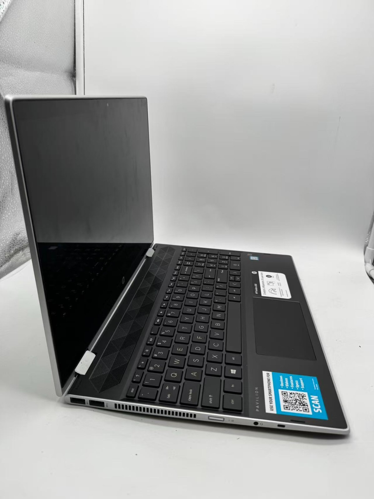 HP Pavilion x360 – 14″ i7-8th 4GB 256GB SSD Windows 10 Touchscreen Laptop