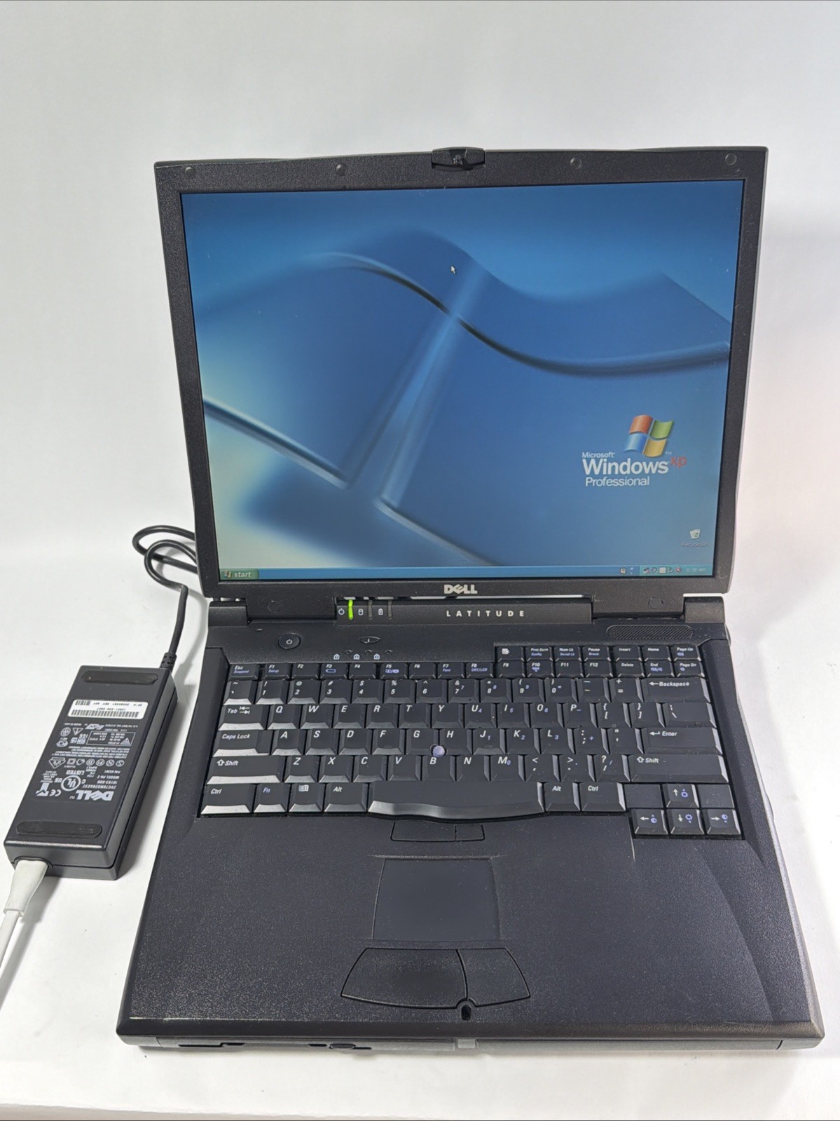 Dell Latitude C840 Windows XP Laptop 15″ Penitum 4, 1400×1050 HD LCD, Floppy, CD