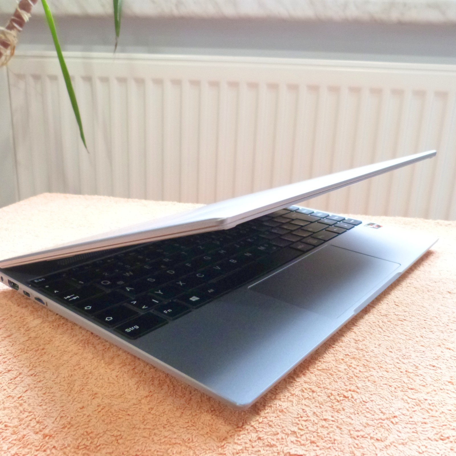 Medion E14302 14″ FULLHD SLIM Ultrabook l SSD Windows 11 l AMD RYZEN USBC