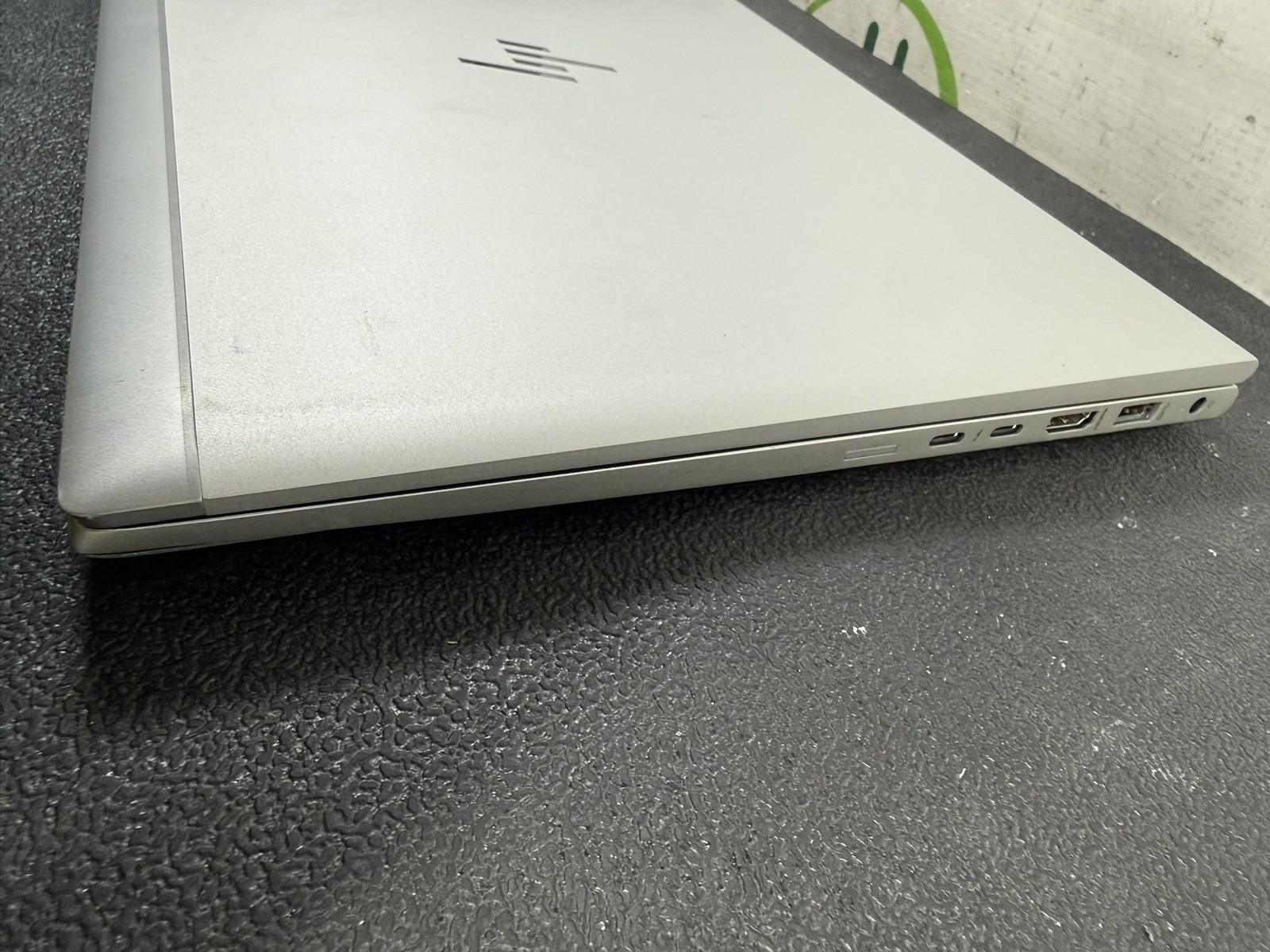 HP EliteBook 850 G8 15.6″ Core i5-1135G7 2.4GHz 16GB DDR4 256GB SSD – READ