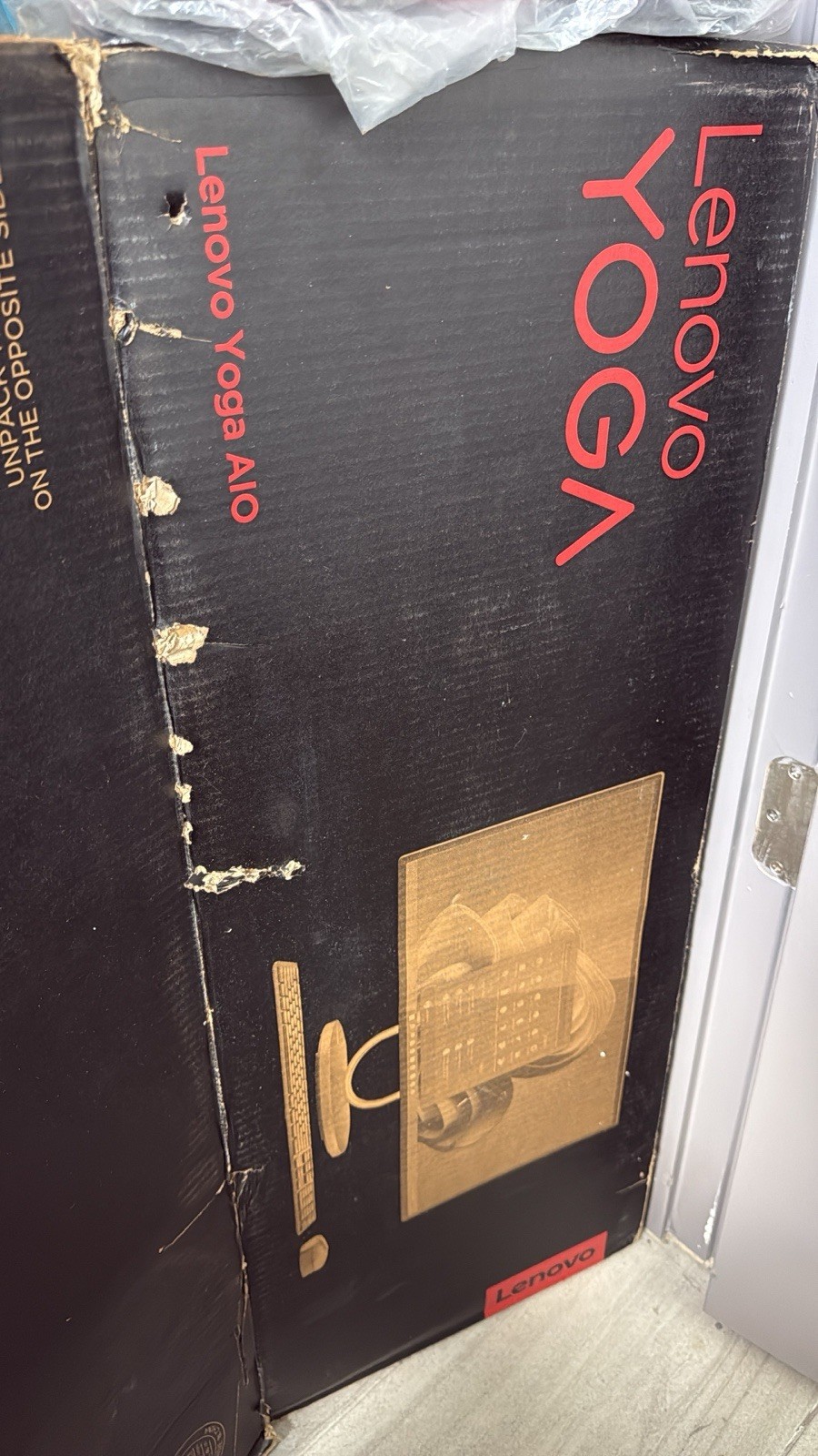 LENOVO YOGA ALL IN ONE PC 32″ BARELY USED W/ BOX W/ ORIGINAL PROTECTOR