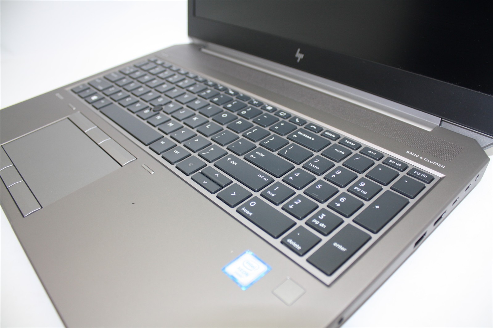 15.6″HP ZBook 15 G5 Xeon E-2176M 2.70GHz RAM 32GB NVMe 512GB Quadro P2000