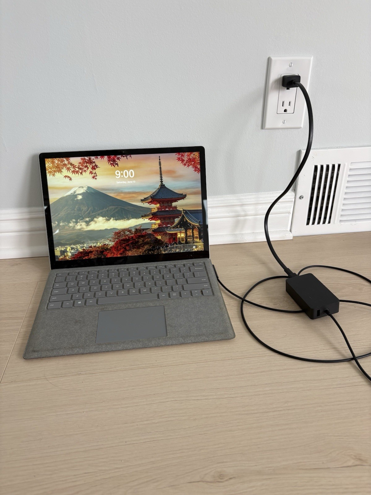 Microsoft Surface Laptop Model 1769 13.5” Intel Core i5 Gray w/ Charger