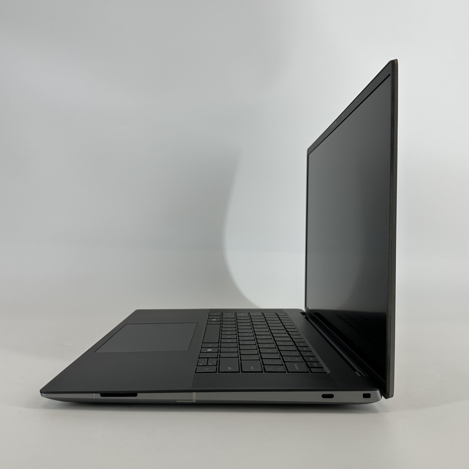 Dell Precision 5690 16 FHD+ 2.5 GHz Ultra 9 185H 64GB 1TB SSD RTX 4000 Ada