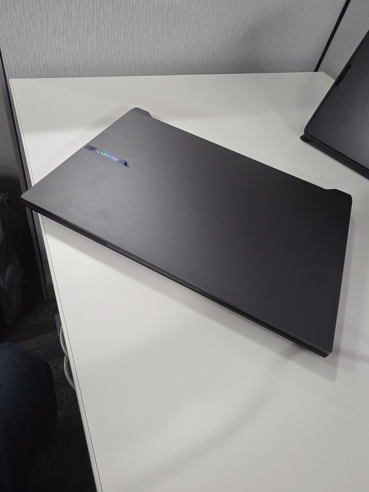 GIGABYTE AERO X16; Copilot+ PC 2560×1600- NVIDIA GeForce RTX 5070 READ DESCRIPTI