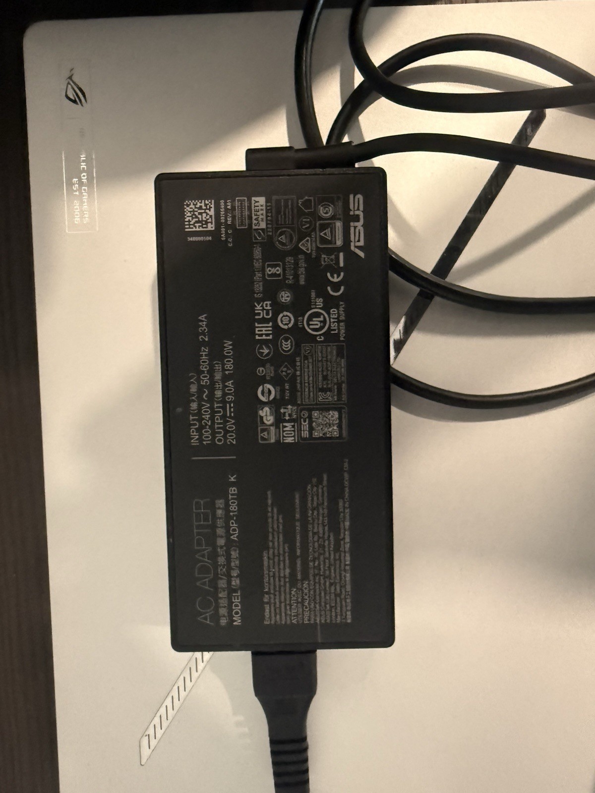 ASUS ROG Zephyrus G14 GA403UI Ryzen 8945HS RTX 4070 32GB 1TB SSD