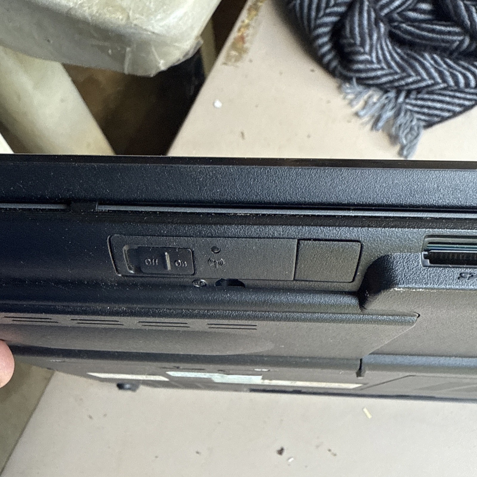 Toshiba Satellite A215-S4747 AMD Turion 64 X2 No Batt Windows Vista w/ Key As Is