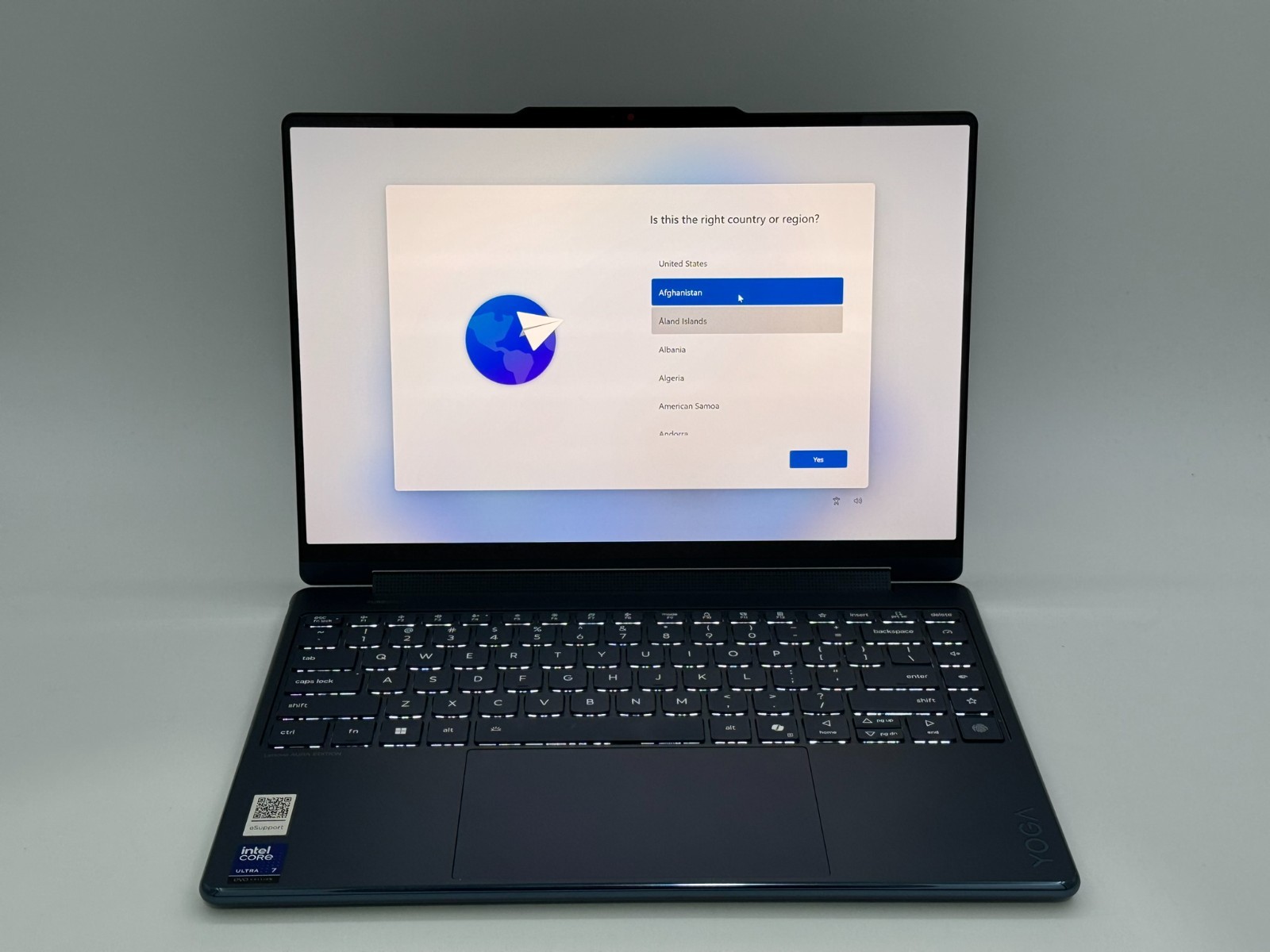 Lenovo Yoga 9i 2-in-1 Aura Edition 14″ 3K 120Hz OLED Touch Ultra 7 258V 32GB 1TB