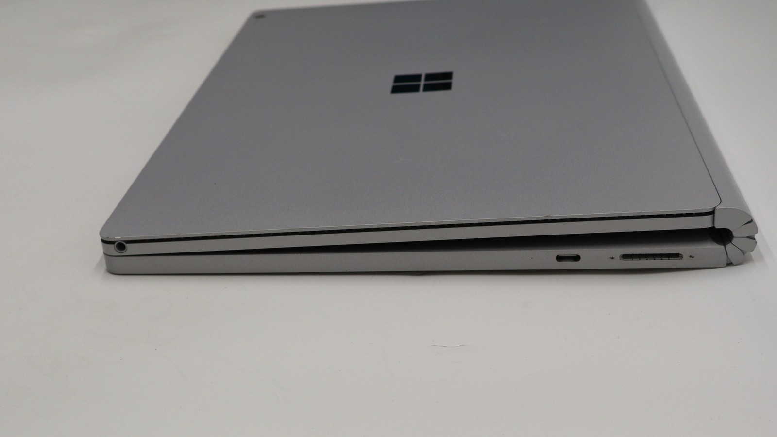 Microsoft corporation Surface Book 2 13″ i7-8650u 16GB 512GB Grade B READ DESC