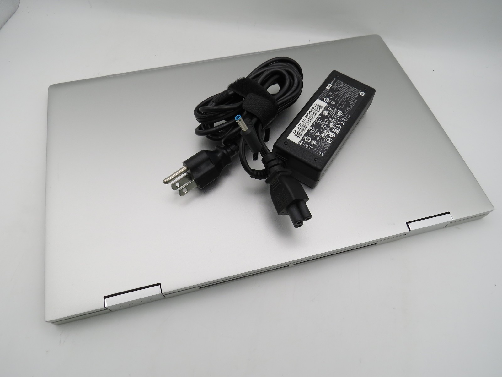 HP ENVY x360 i7-1065G7 @ 1.5GHz 16GB DDR4 512 m2 15.6″ touch Win 11 Pro
