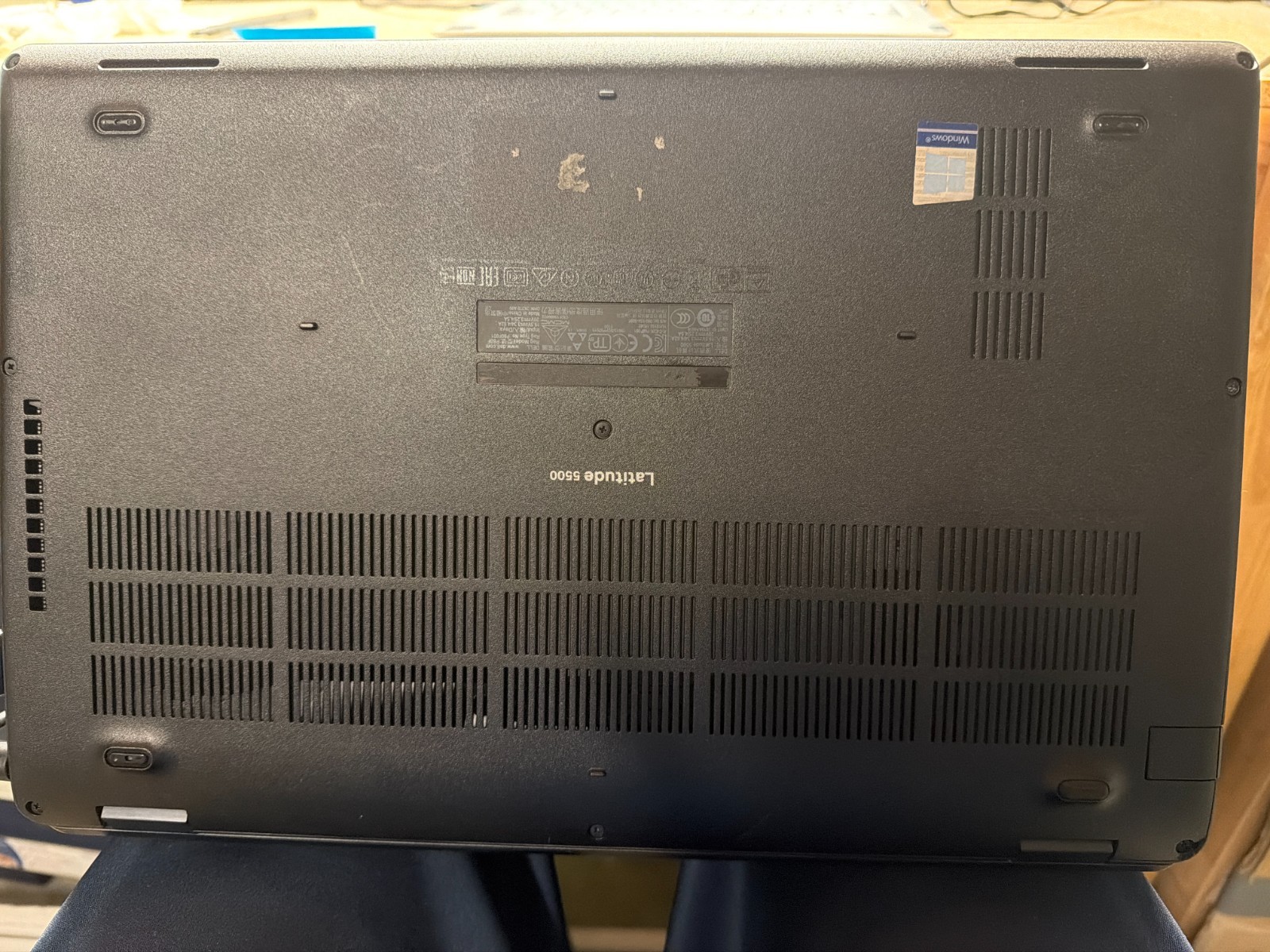 Dell Latitude 5500 15.6″ (256GB SSD, Intel Core i5-8265U, 1.90GHz, 16GB) Laptop
