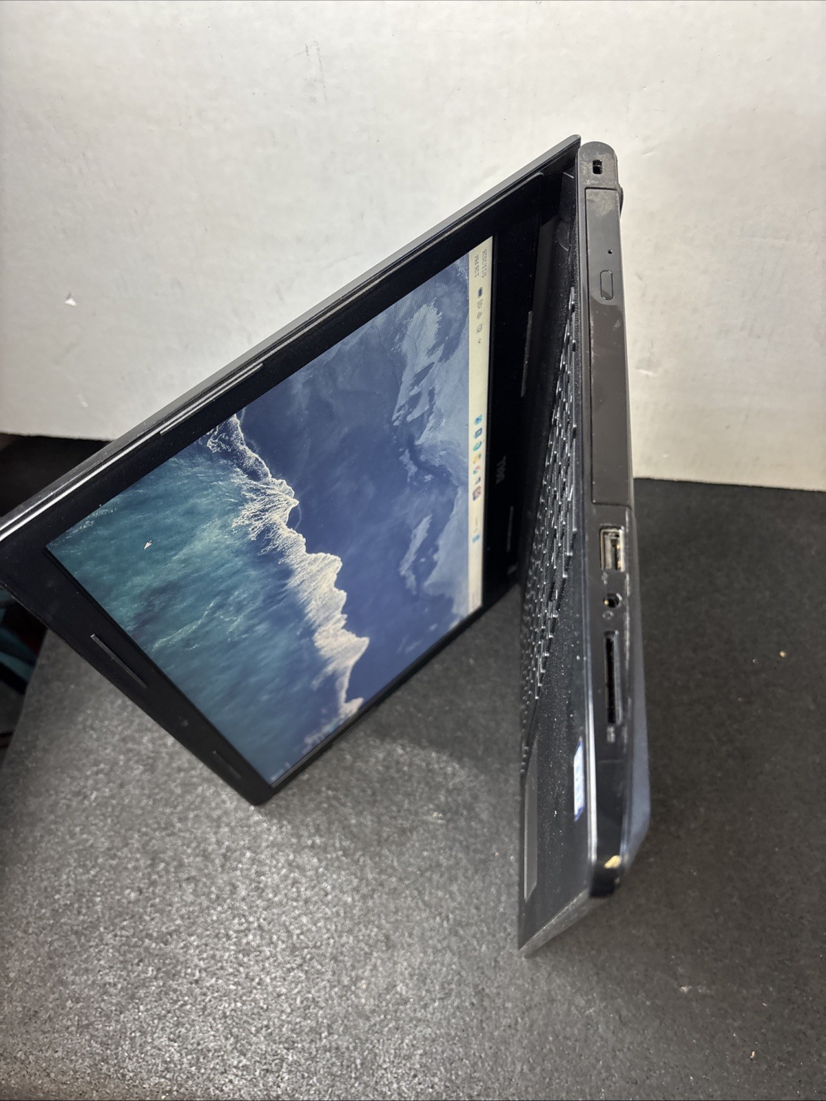 Dell Inspiron 15 3576 15.6″ Laptop i3-8130U 2.2GHz 8GB 1TB HD DVDRW Win 11 H