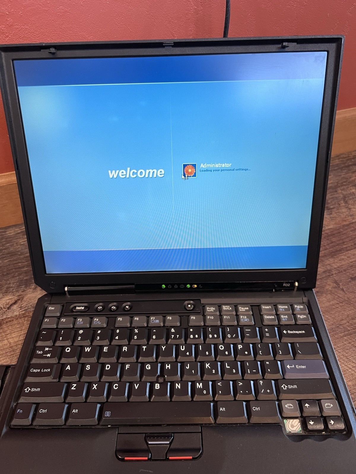 IBM ThinkPad R32 Type 2658 14″ Laptop – Works- 1.80GHz Pentium 4M, 512MB