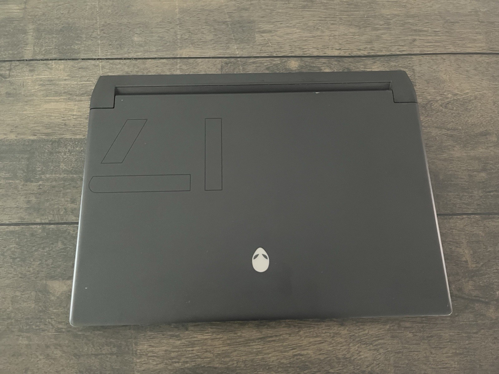 Alienware M17 R5 17.3” Gaming Laptop AMD Ryzen 9 6900HX, 1TB SSD, 16GB RAM
