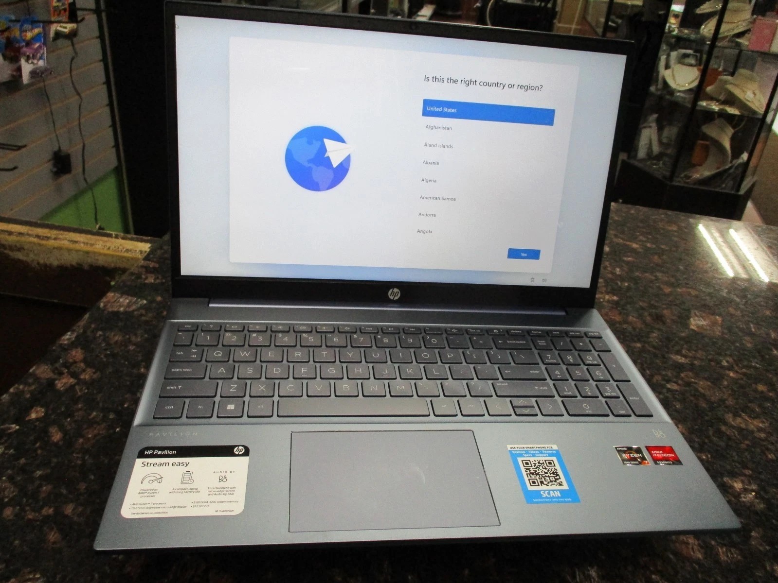 HP 15.6″ Touchscreen Ryzen 7 Pro 5700U, 16GB RAM 512 GB****Great