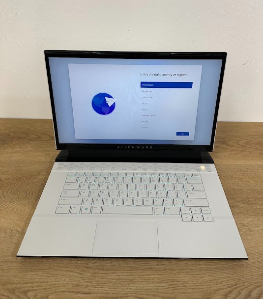 Alienware M15 R3 Core i7 10875H 32GB DDR4 Nvidia RTX 2070 Super 512GB SSD