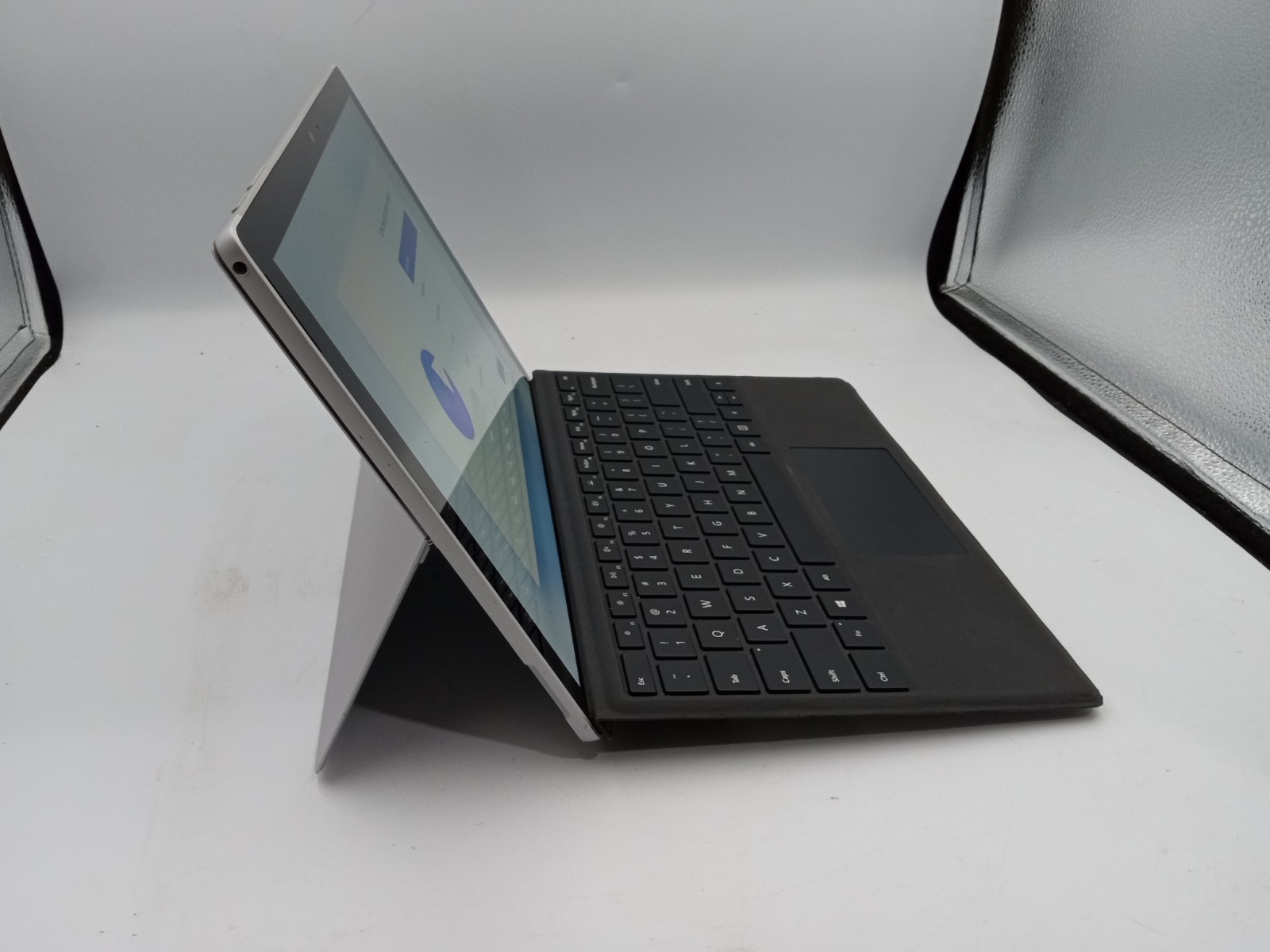 Microsoft Surface Pro 5 1796 12.3″ i7-7660U 16GB RAM 512GB SSD W11 with Case -RR