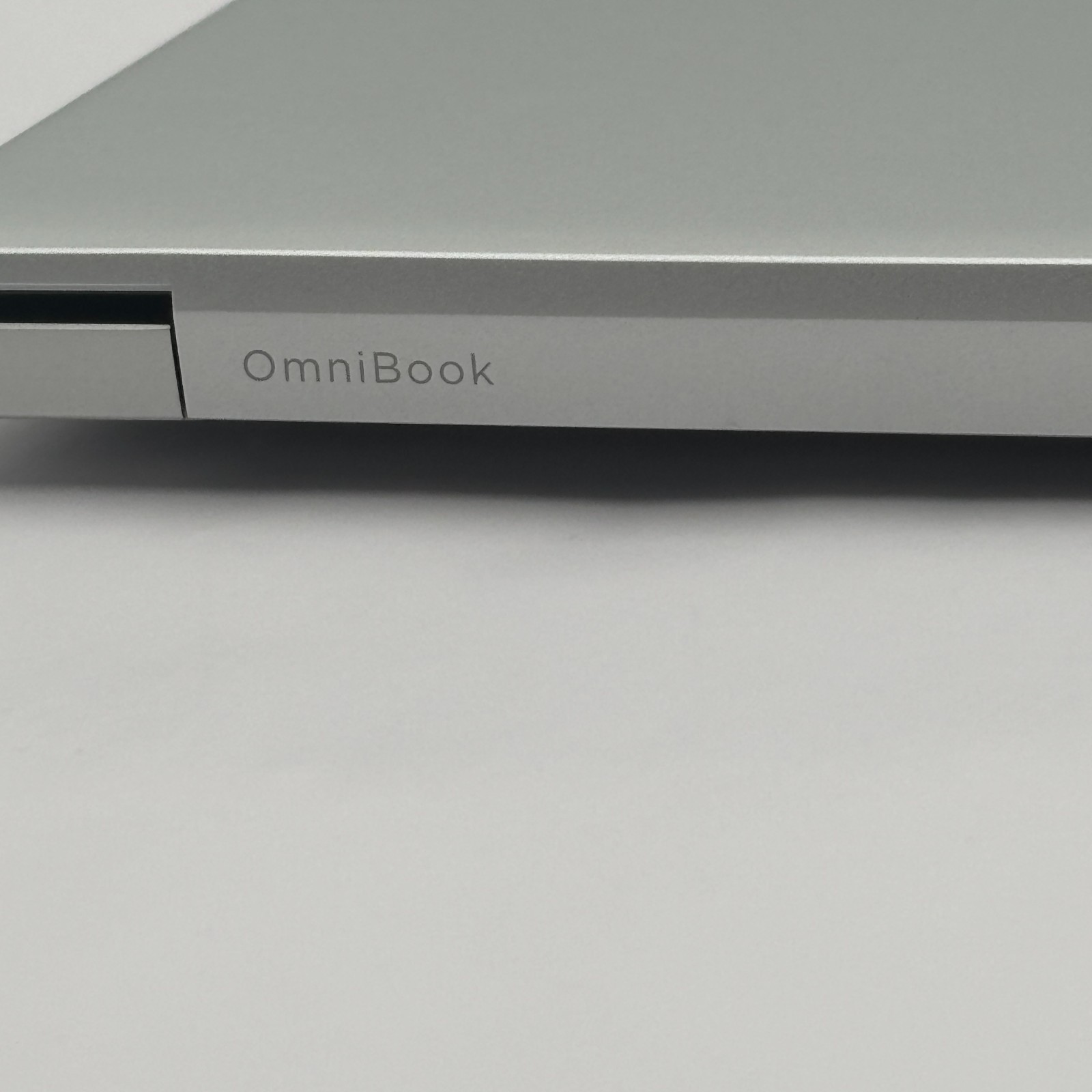 HP Omni Book 5 16″ Core 5 120U 16GB RAM LPDDR5 Gen 4 NVMe 512GB Silver – Mint