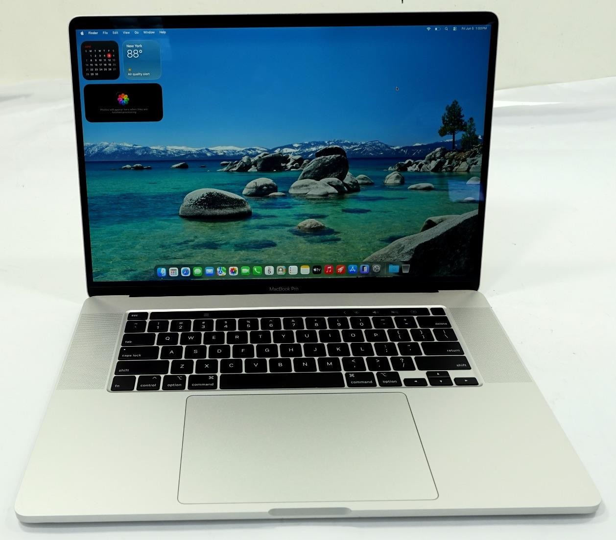 Apple MacBook Pro 2019 A2141 16″ Retina i9-9880H 16GB 1TB SSD Laptop