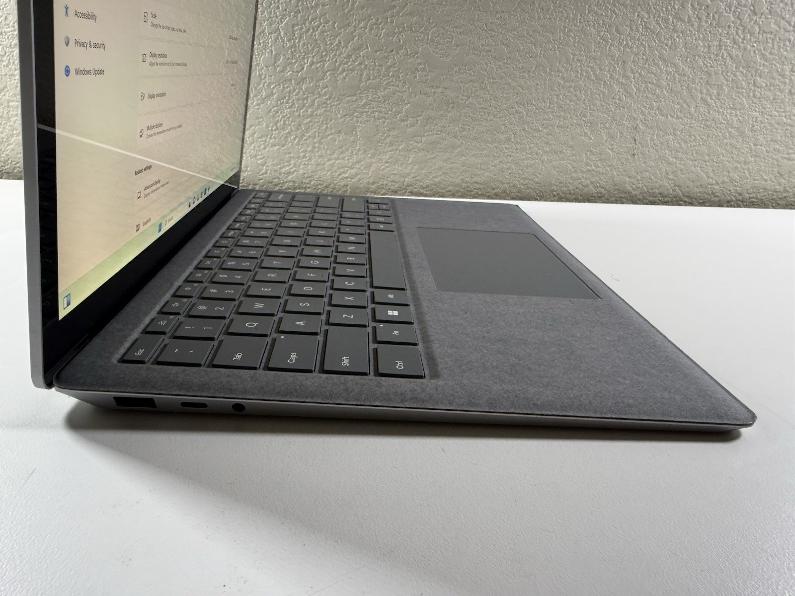 Microsoft Surface Laptop 5 13.5” 1950 Intel Core i7-1265U 16GB RAM 512GB NVME