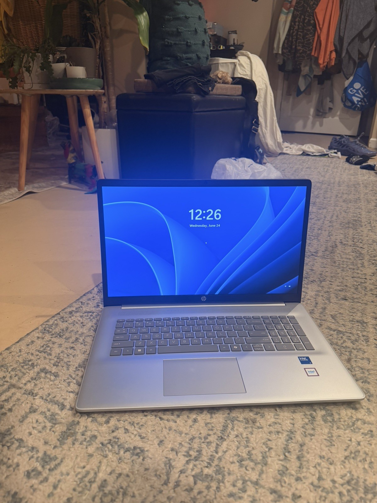 HP 17.3″ FHD Laptop, Intel Core i3-N305, 8 GB RAM + 512GB SSD, Win11 Pro, Silver
