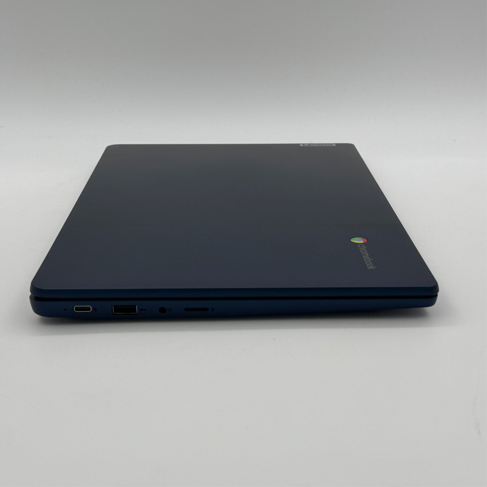 Lenovo IdeaPad Slim 3 Chromebook 14″ FHD MediaTek 8-Core 4GB 64GB Abyss Blue