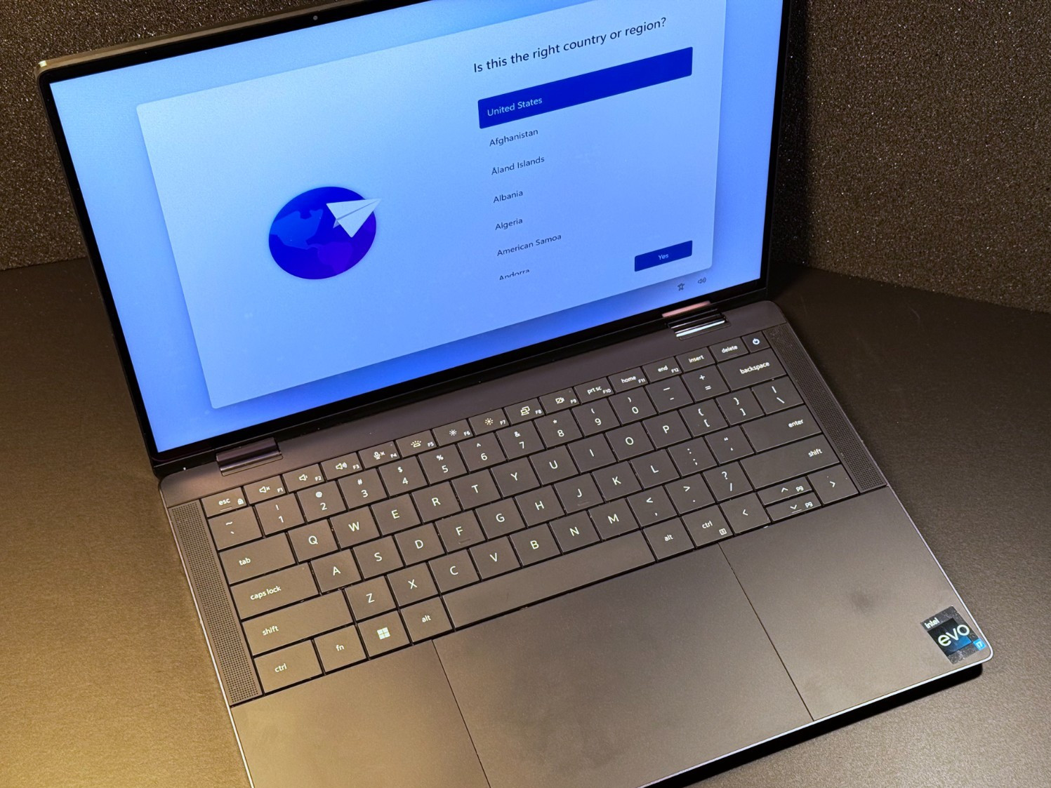 Dell Latitude 9440 14″ 2-in-1 Touch Laptop (512GB SSD, Intel i7-1365U, 16GB RAM)
