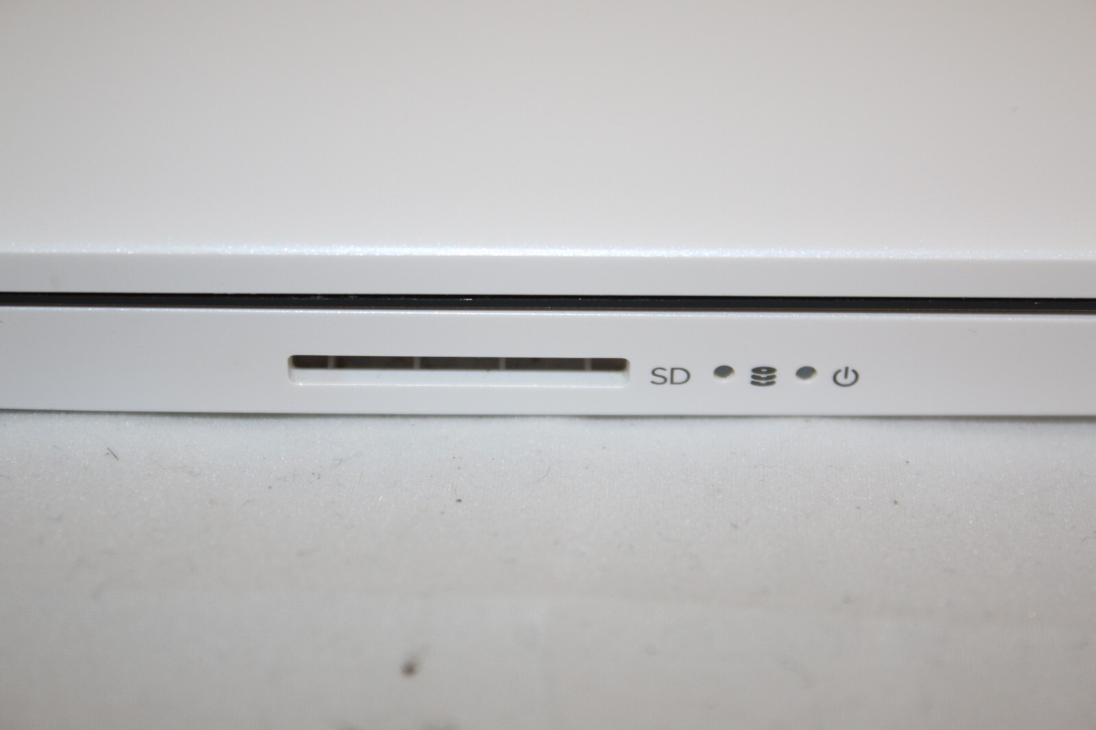 HP Laptop (snowflake) w/ charger (64 gb hard drive, 4 gb ram) 14-DQ0002DX