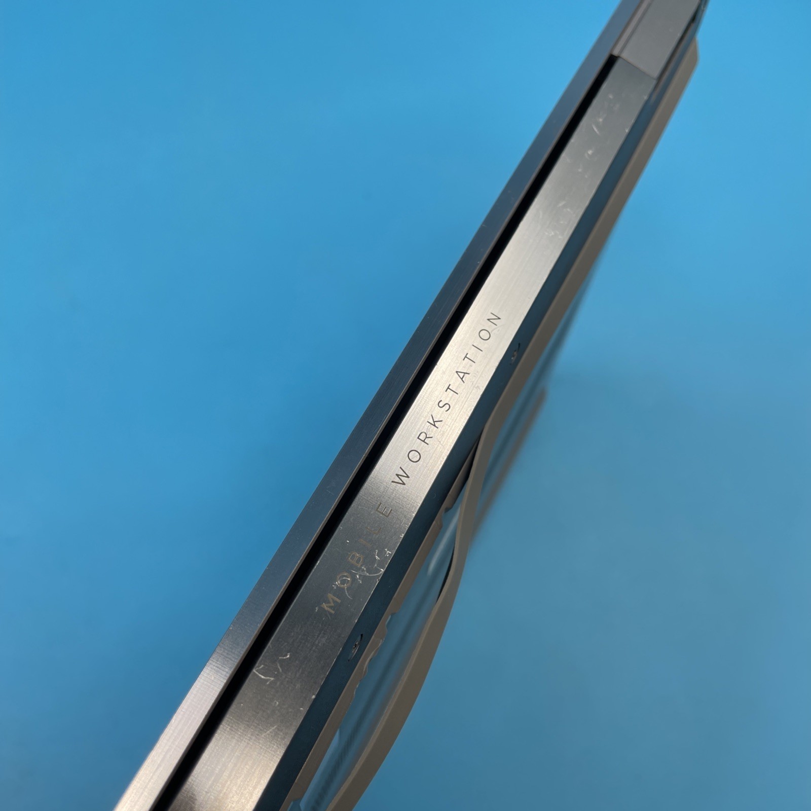 HP ZBook Studio G5 | i7-8850H | 8GB RAM | NO SSD | P1000 | NO OS | 61% BATT
