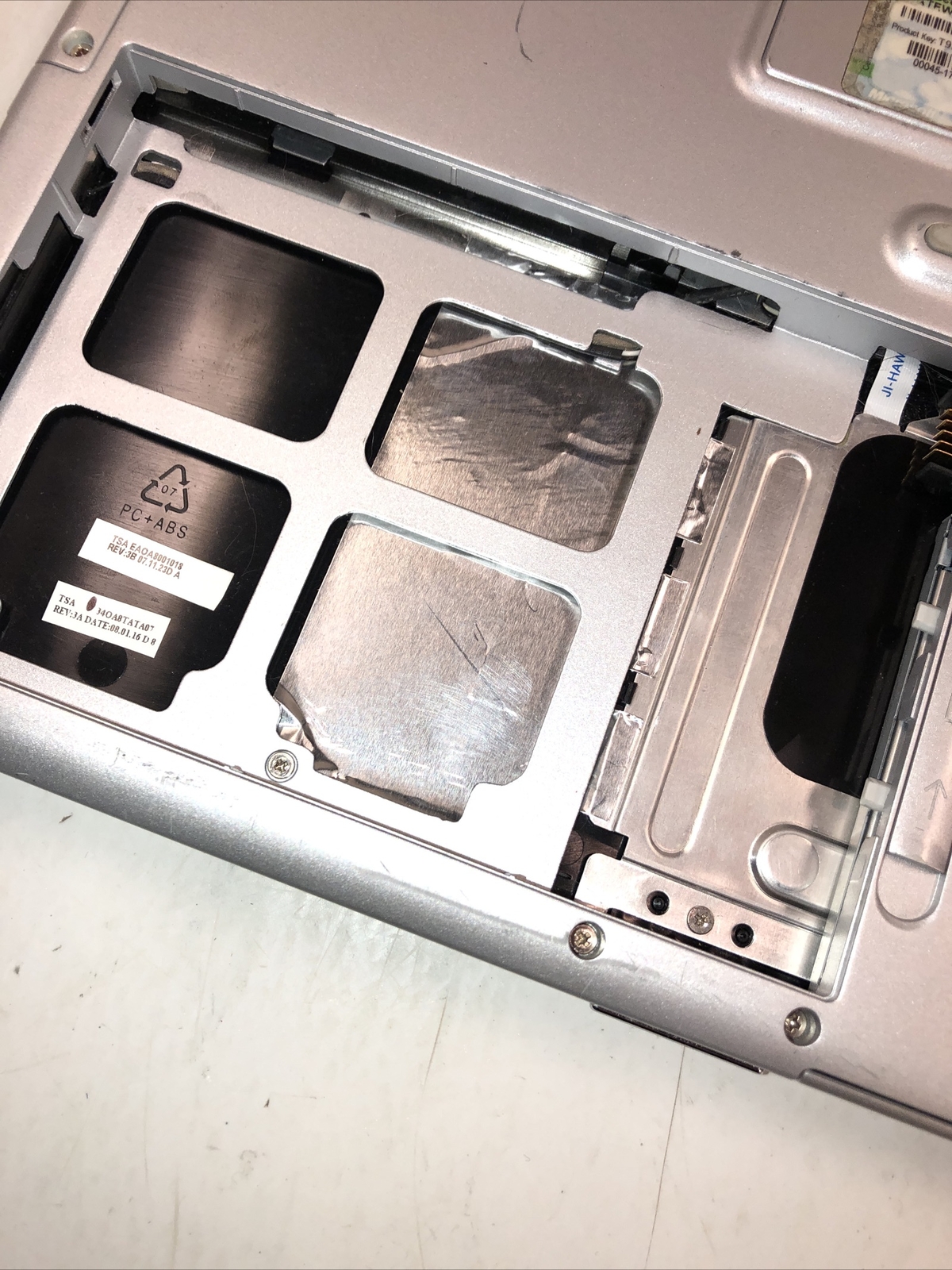 Gateway M275 Folding Tablet Laptop Not Able To Test. – For Parts Only