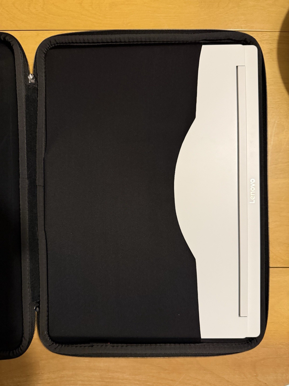 Lenovo Legion 7 16IAX10 16” Ultra 9 275HX 32GB 1TB RTX 5070 + Case
