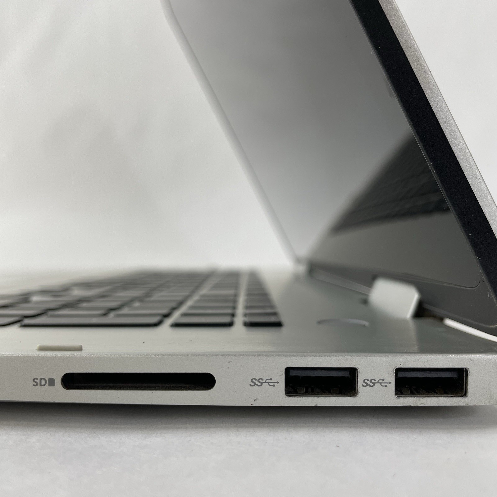 Dell Inspiron 7786 17.3″ i7-8565U 1.80 GHz 8 GB RAM No SSD/OS/AC NVDIA MX250