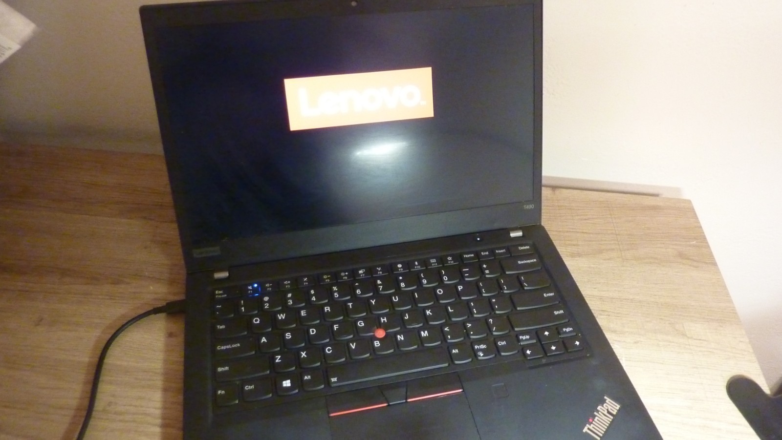 Lenovo ThinkPad T490s Intel i7-8665U 16GB RAM 256 GB SSD Win 10 Pro OEM CHARGER