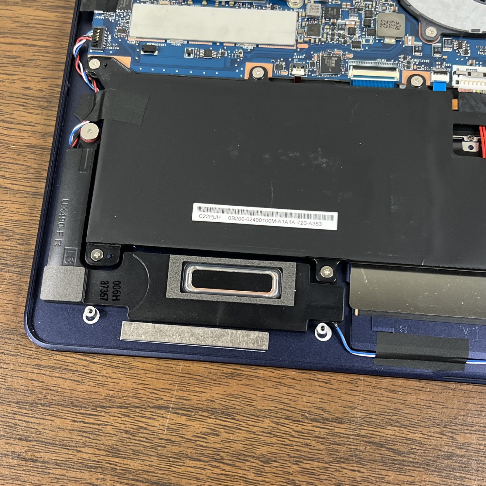 ASUS ZENBOOK UX490U I7 8GB RAM (POWERS ON, NO IMAGE) NO SSD – FOR PARTS/REPAIR