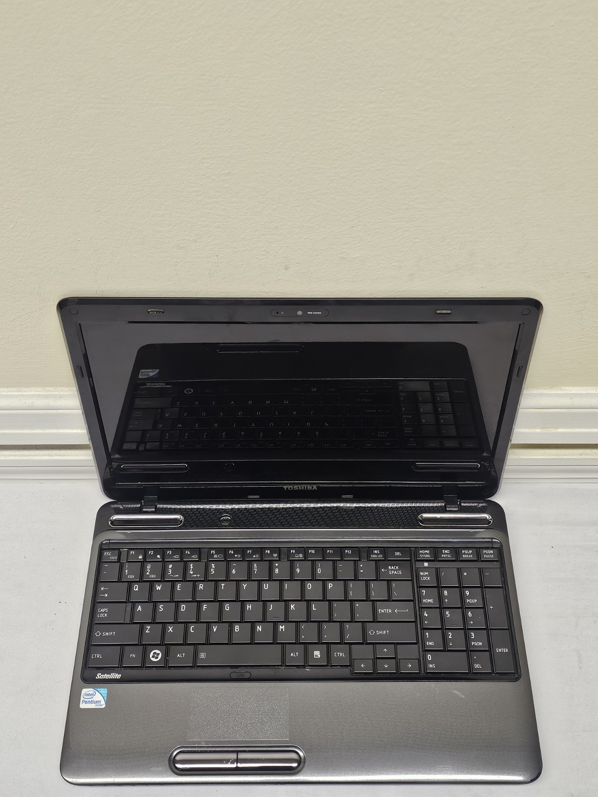 Toshiba Satellite L655-S5150 Laptop – Pentium P6200 – Parts – Read Description