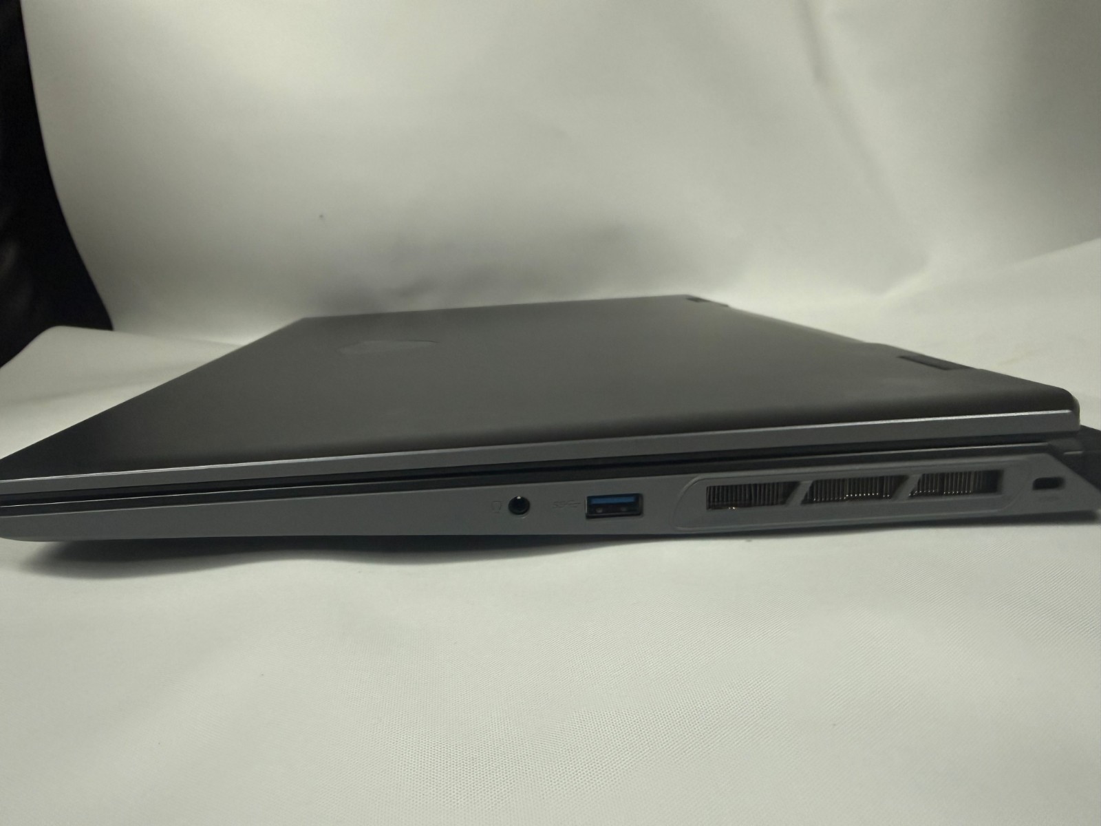 MSI Sword 17 HX B14V – 4TB SSD- i9 14900HX – 32GB DDR5- RTX 4070-MS Office 21 P