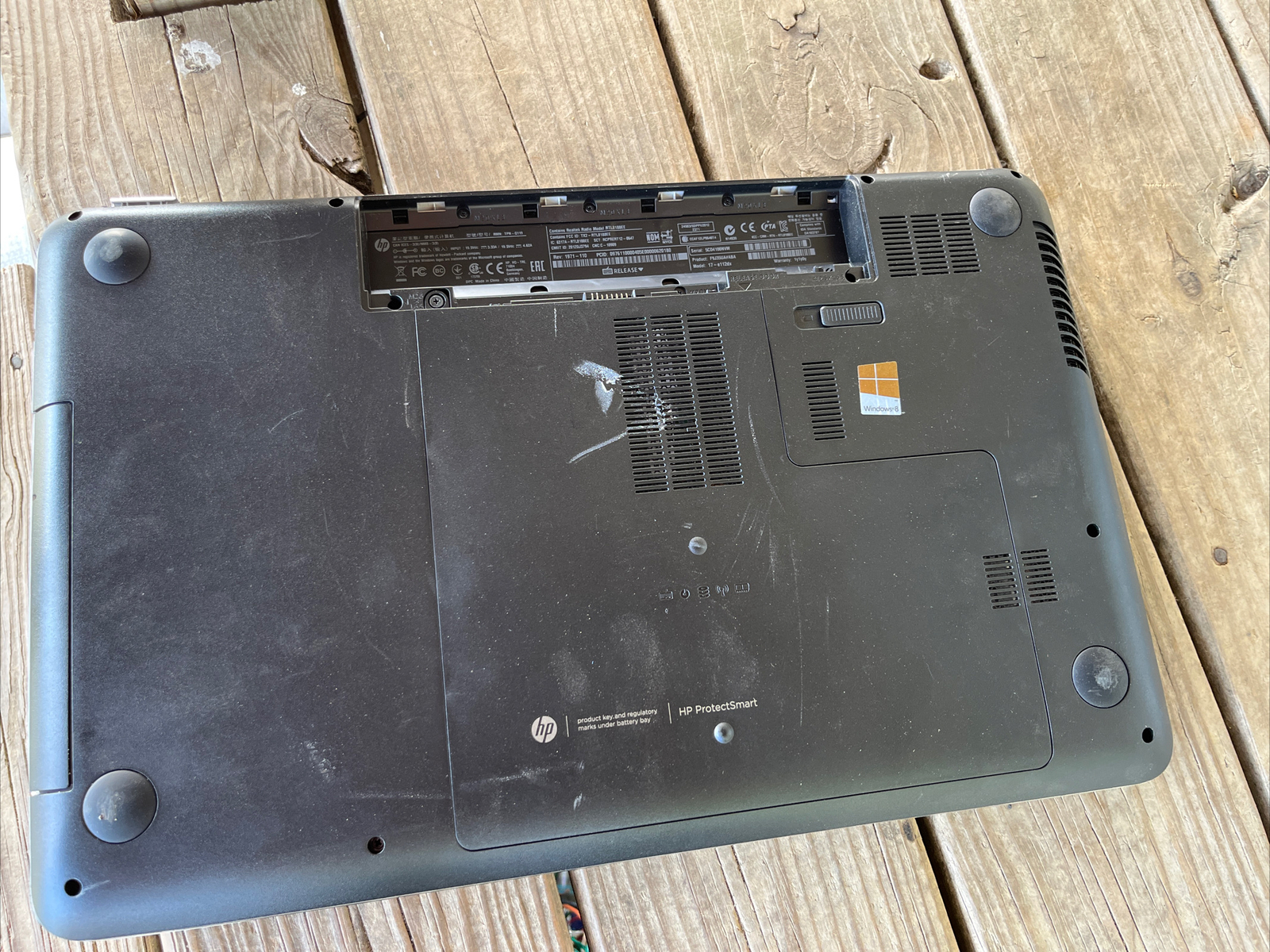 HP Pavilion 17-e112dx Laptop 17″ Intel Core i3 VERY DAMAGED For Parts