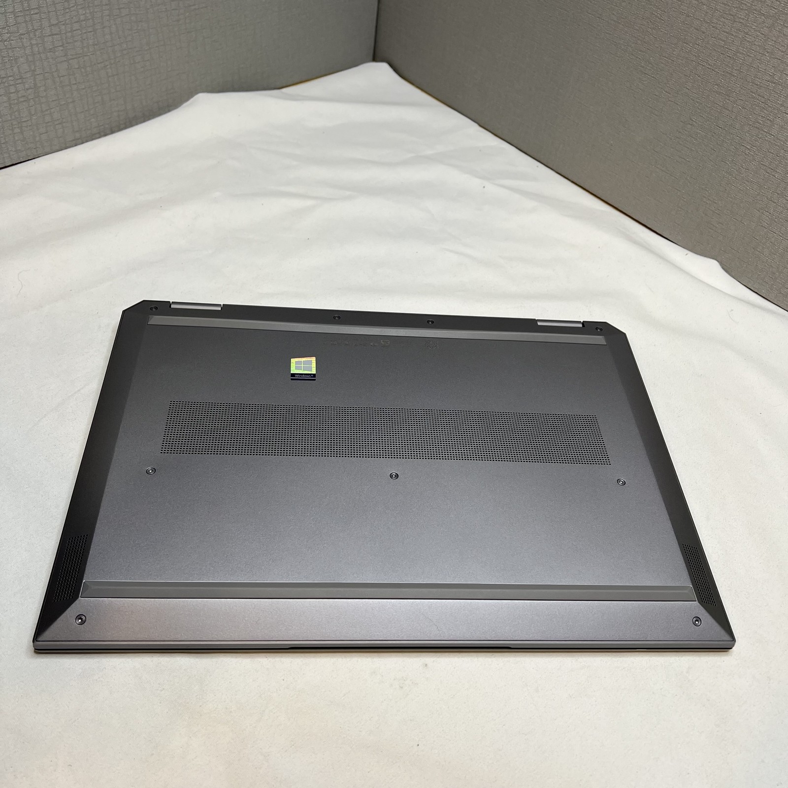 HP ZBook Studio G5 Laptop,15.6-inch FHD, i7-8750H, 32GB, Quadro P1000, 1TB SSD