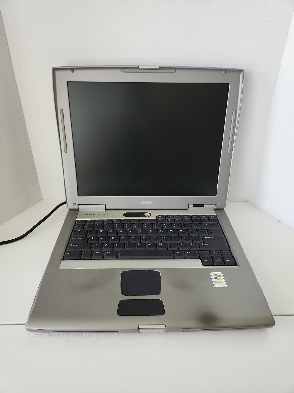 Vintage Dell Latitude D505 Pentium M 1.5ghz 256mb RAM NO HDD OR OS BOOTS TO BIOS
