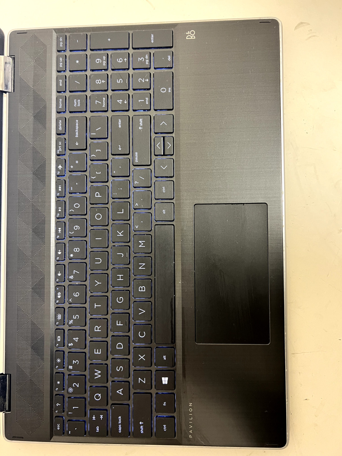 2-in1 HP Pavilion x360 Convertible 15″ i5-10210U 1.6GHz 16GB RAM 256GB SSD Win11
