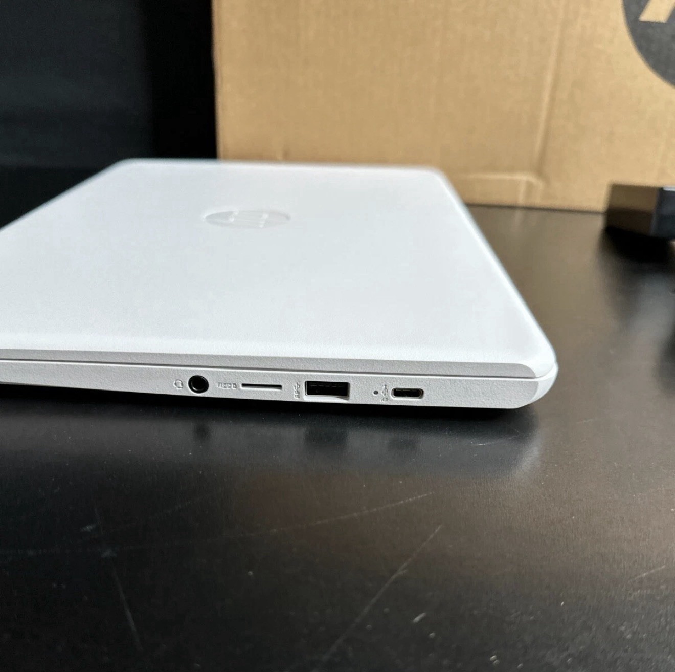 HP Chromebook 14-ca051nr White 14 Inch FHD IPS Display Laptop Excellent Cond