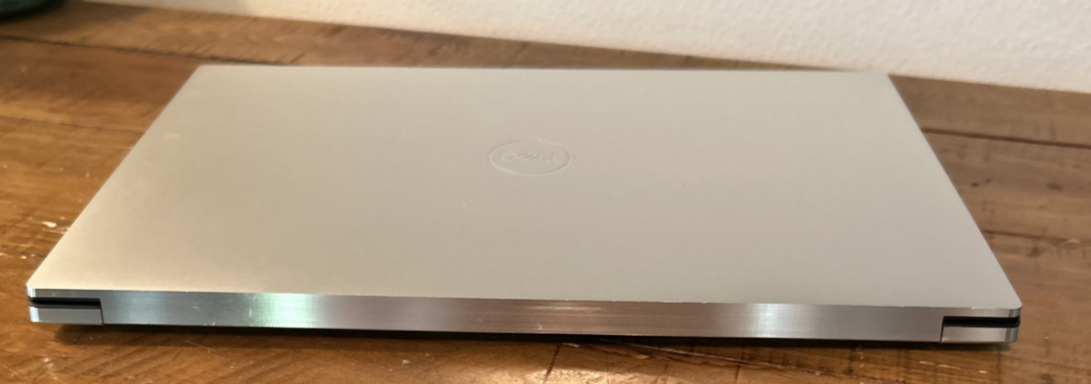 Dell XPS 15.6″ – i7-10750H – 16GB RAM – GTX 1650 Ti – Silver XPS9500 – Touch