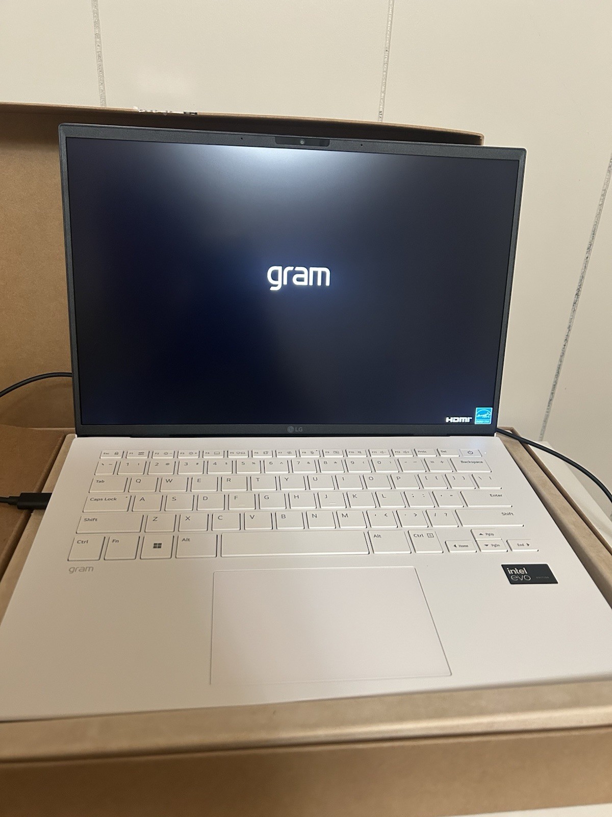 LG Gram 14” Laptop 14Z90S Intel Ultra 5 125H 8GB RAM 512GB SSD Win 11 Open Box