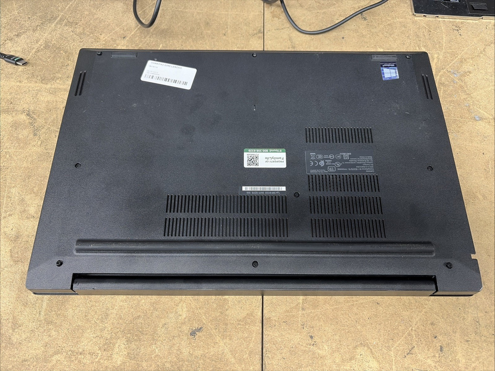 Lenovo ThinkPad E595 15.6″ FHD Ryzen 5 3500U 8GB RAM No OS/SSD