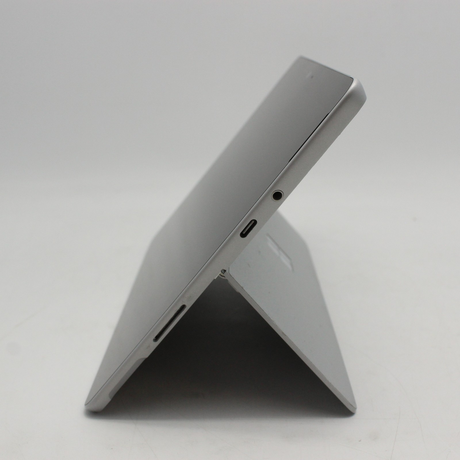 Microsoft Surface Go 1824 10″ Pentium 4415Y 8GB DDR3 128GB SSD Windows 11 Home