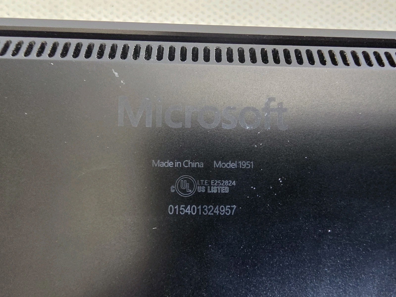 Microsoft Surface 13.5″ Laptop 4 i7-1185G7 3.0GHz 16GB 256GB Model 1951 No OS