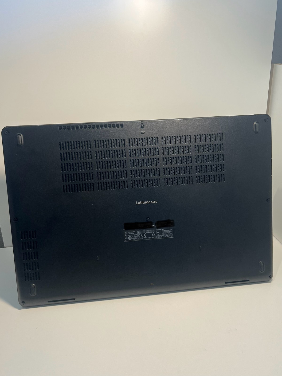 Dell Latitude 5580 Intel i3-7100U 4GB RAM No SSD/OS 15.6″ Display Laptop