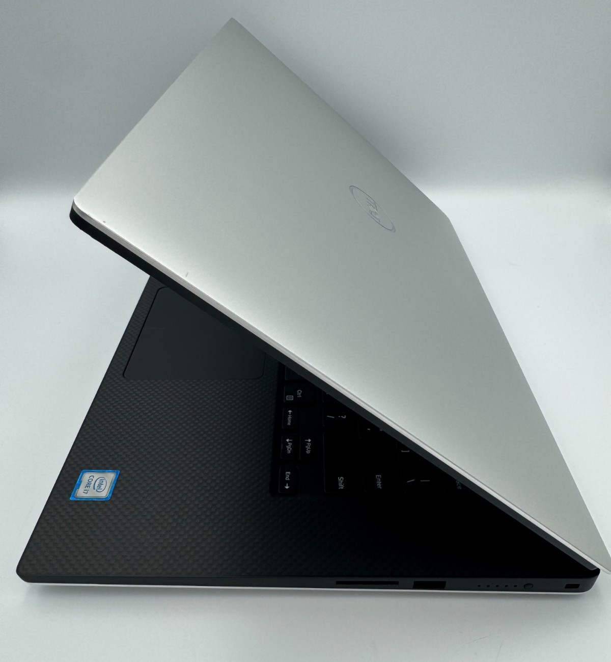Dell XPS 15 7590 15.6″ | Intel i7-9750H 2.60GHz | 32GB | 1.024TB NVME