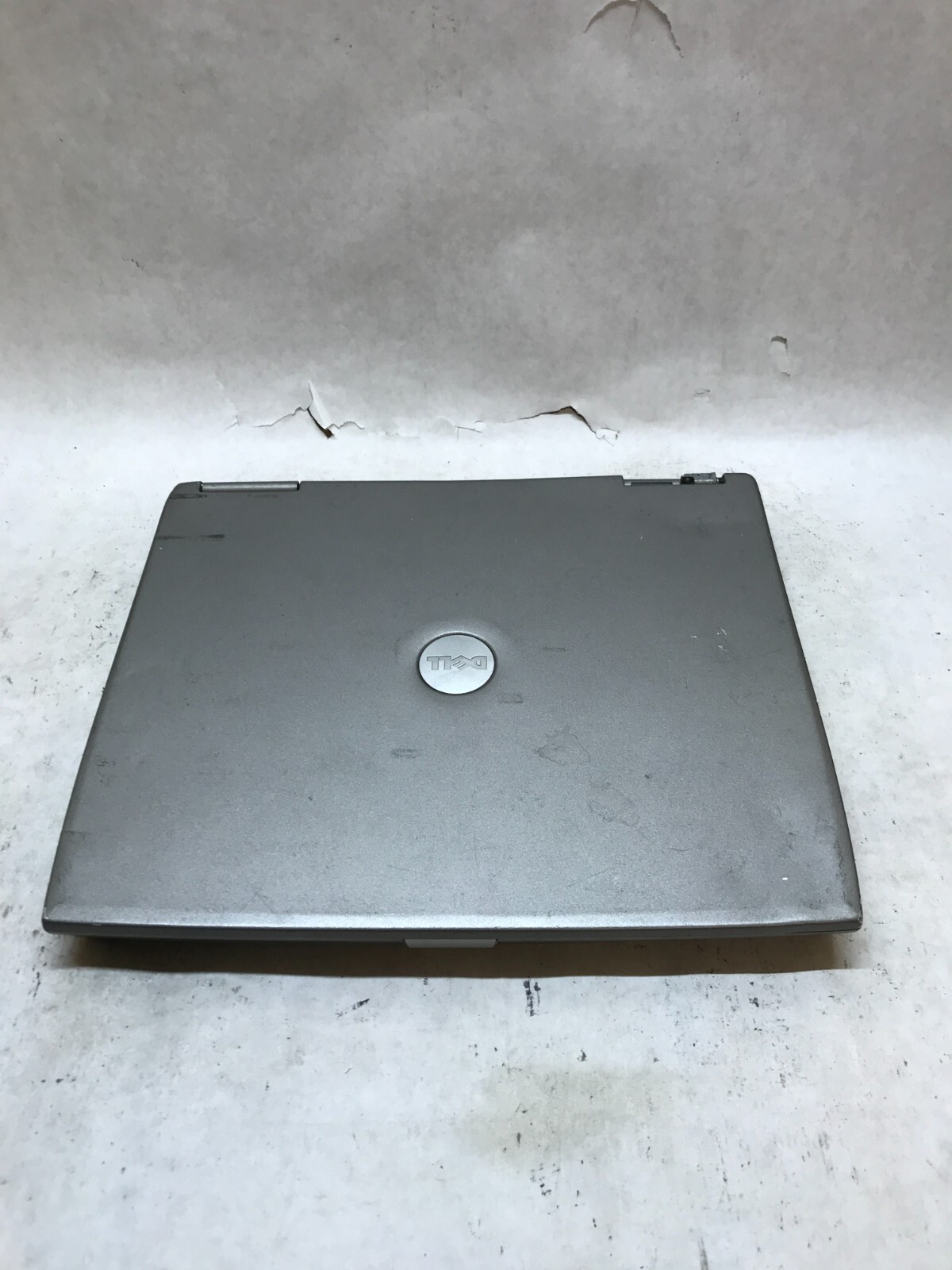 Dell Latitude D600 14.1″ Intel Pentium NO RAM NO HDD/OS For Parts NO POWER – DW